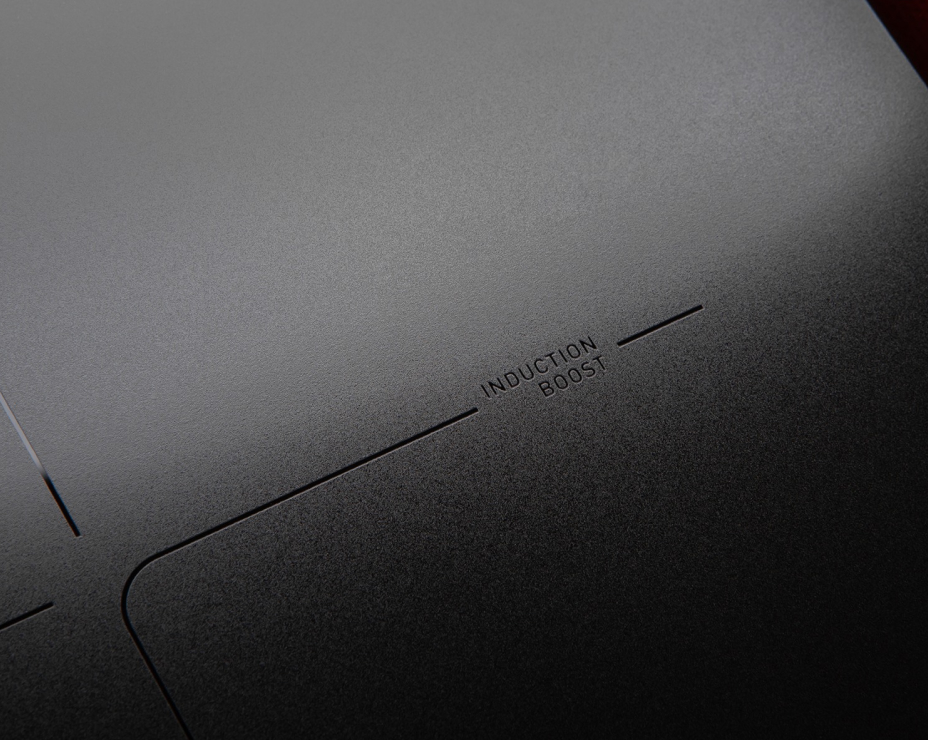 Ексклюзивний матово-чорний дизайн