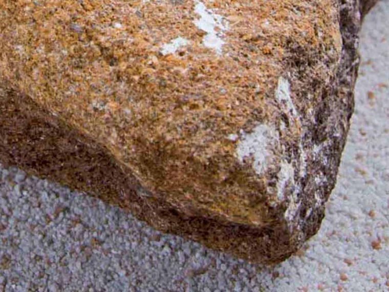 ВІДЧУВАЄТЬСЯ НАЧЕ НАТУРАЛЬНИЙ КАМІНЬ